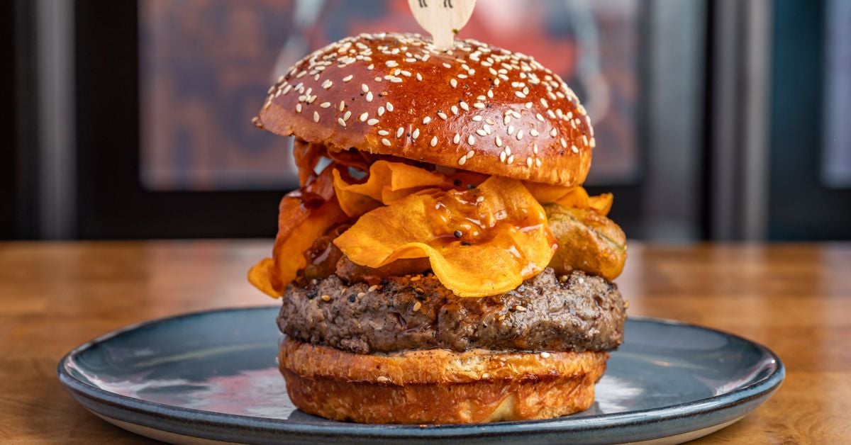 Five Months After Closing, Burger and Shake Restaurant Holsteins Is Reopening Off-Strip