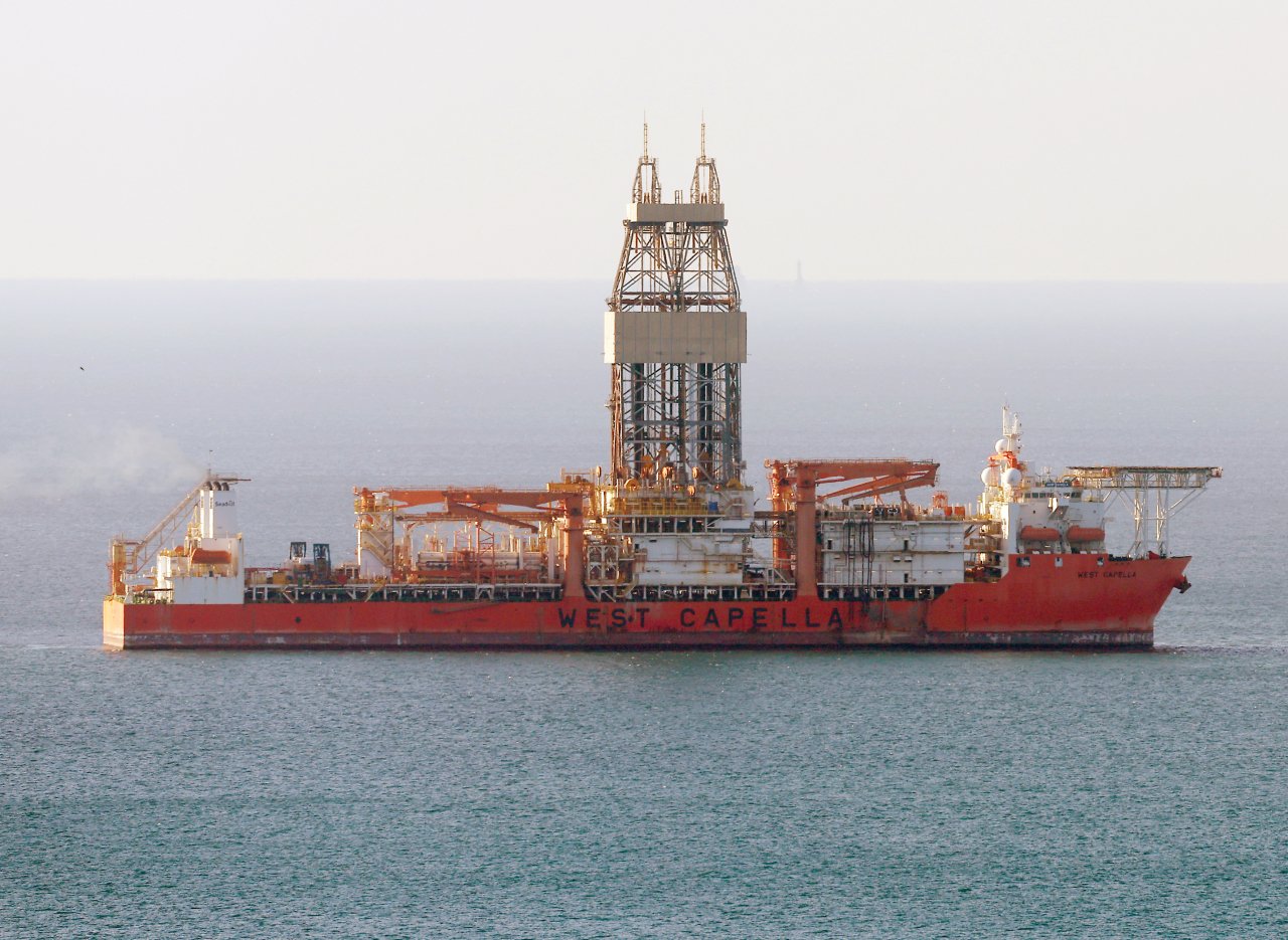 Drillship for East Sea gas exploration arrives at first drilling site