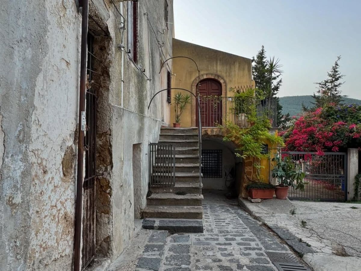 US Woman Buys Ancestral Home In Italy For Rs 85, Spends Rs 4 Crore On Renovation