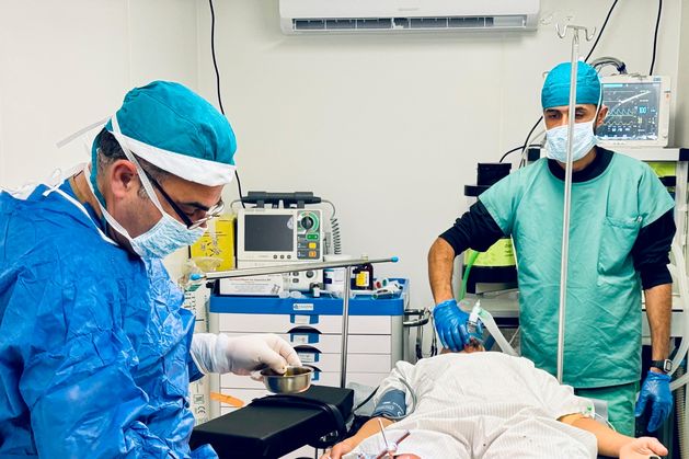 Surgeons in Gaza carry out first procedure in shipping container donated by Irish charity One4Humanity