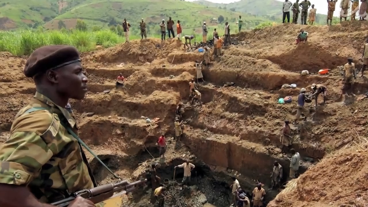 Apple accused of covering up war crimes by willfully using Congo conflict minerals