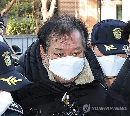 (LEAD) Court denies arrest warrant for shaman with alleged ties to Yoon