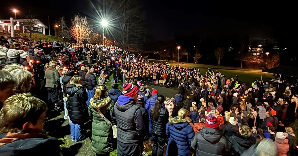 Candlelit vigil for nurse Karen Cummings hears that 'enough is enough'