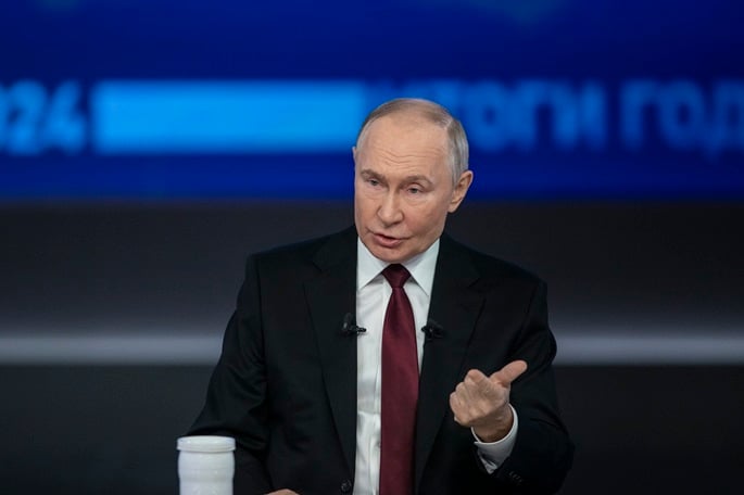 Putin says ready to negotiate with any legitimate Ukrainian leader