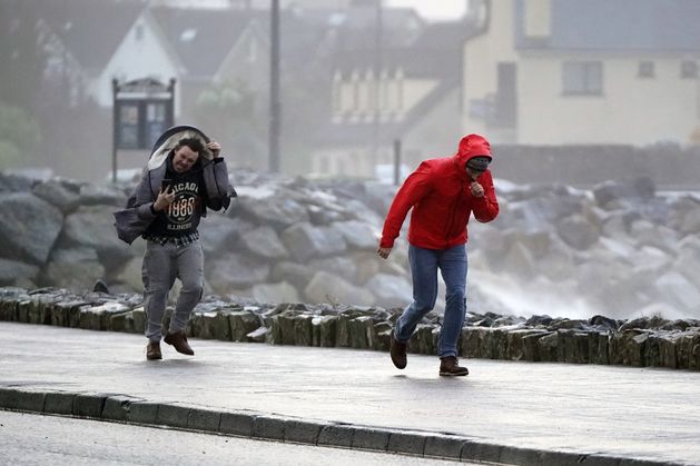 Status yellow wind warning for eight counties ahead of wintry showers bringing the possibility of sleet and snow