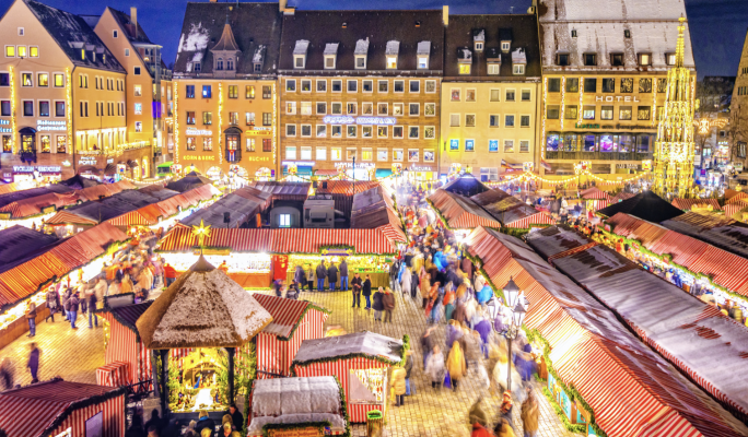  Two dead, scores injured after car ploughs into crowd in German Christmas market 