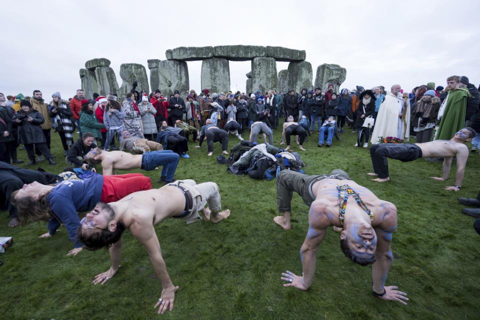 Thousands greet the winter solstice at the ancient Stonehenge monument