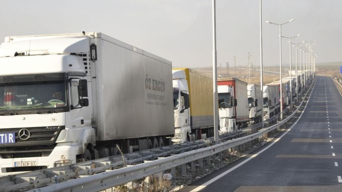 Long lines of trucks and cars at the border with Turkiye