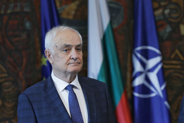 Bulgaria Committed to Prioritize Building South-North Military Mobility Corridors, Defence Minister says