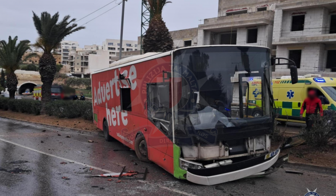  Bus driver suffers life-threatening injuries after Monday morning crash 