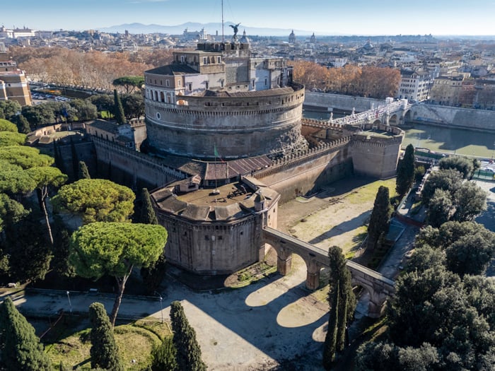 Italy, Vatican restore secret papal walkway