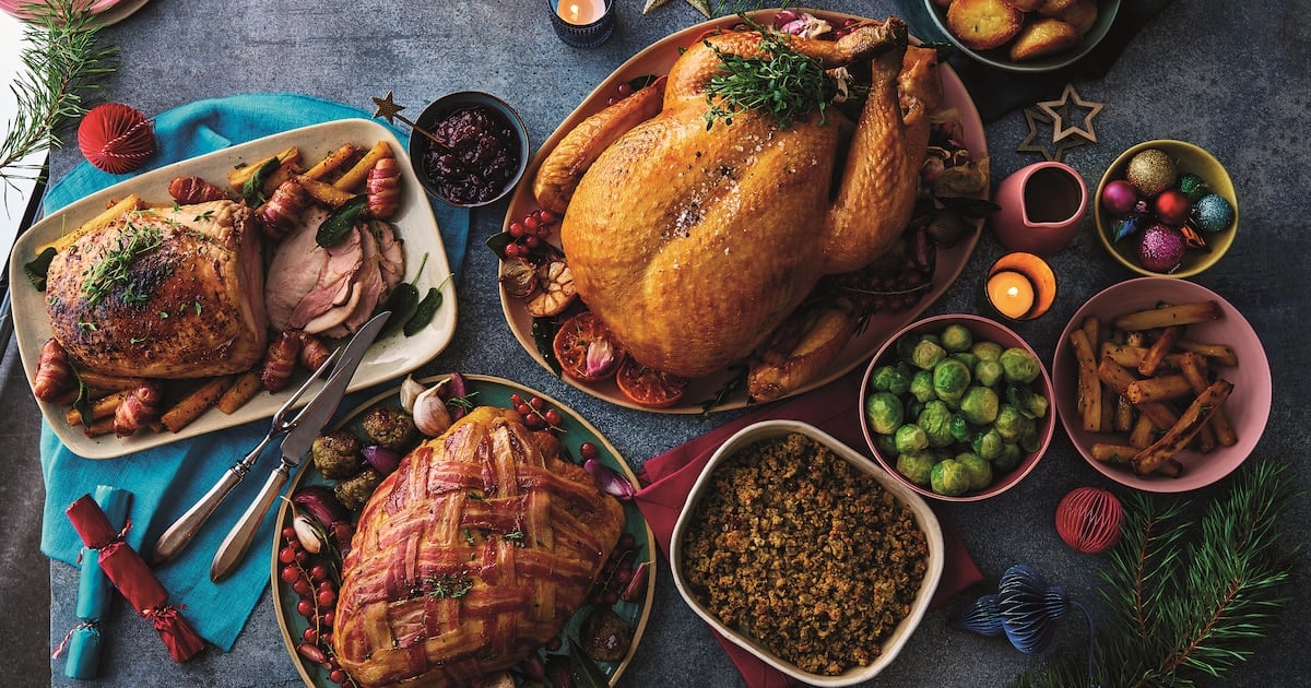 Cooking Christmas dinner: how to cook turkey and ham, cooking times, common mistakes, side dishes and desserts