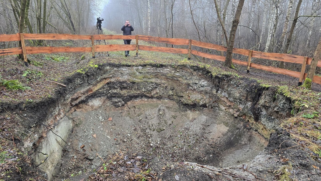 Salaspils sinkhole an unlikely tourist attraction