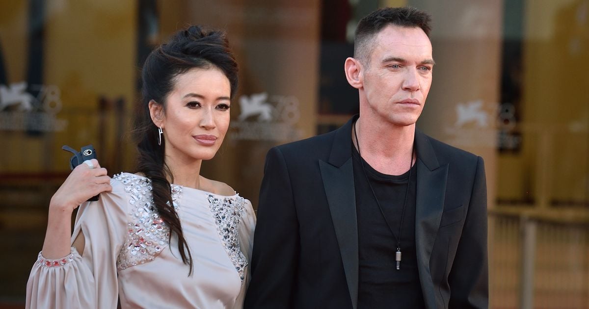 Jonathan Rhys Meyers' wife praises fire officials for saving their home just before Christmas 