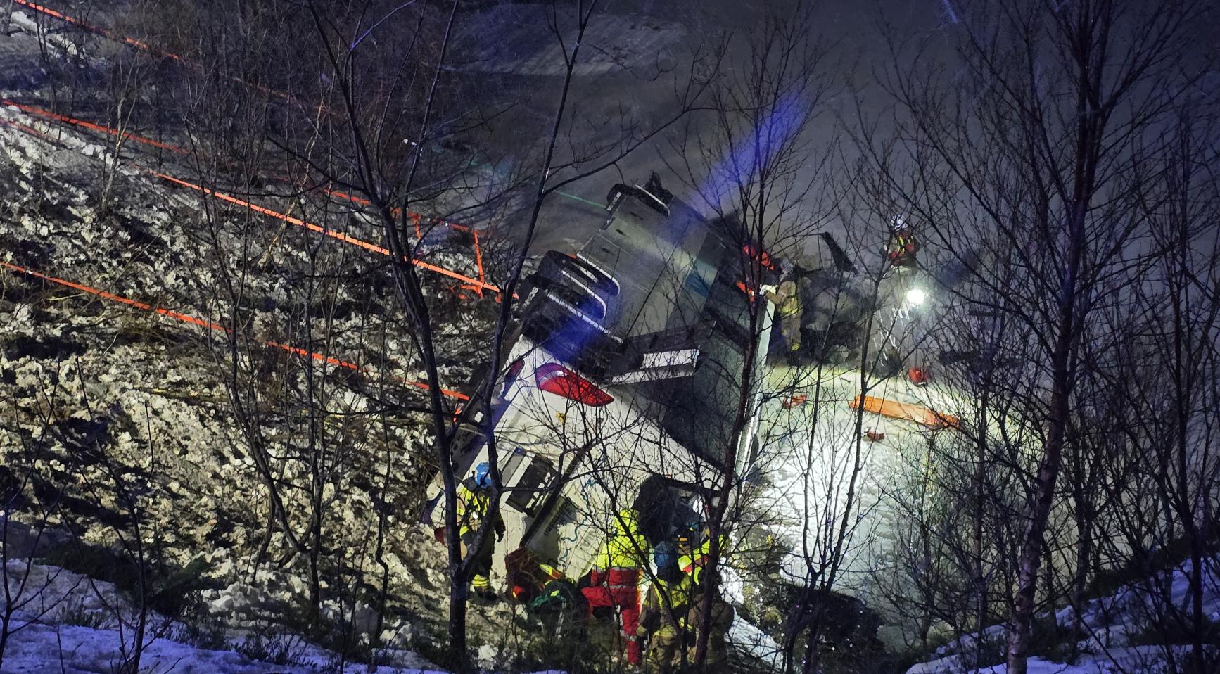 Three killed, several hurt in Norway tour bus crash; Dutch citizens among 58 passengers