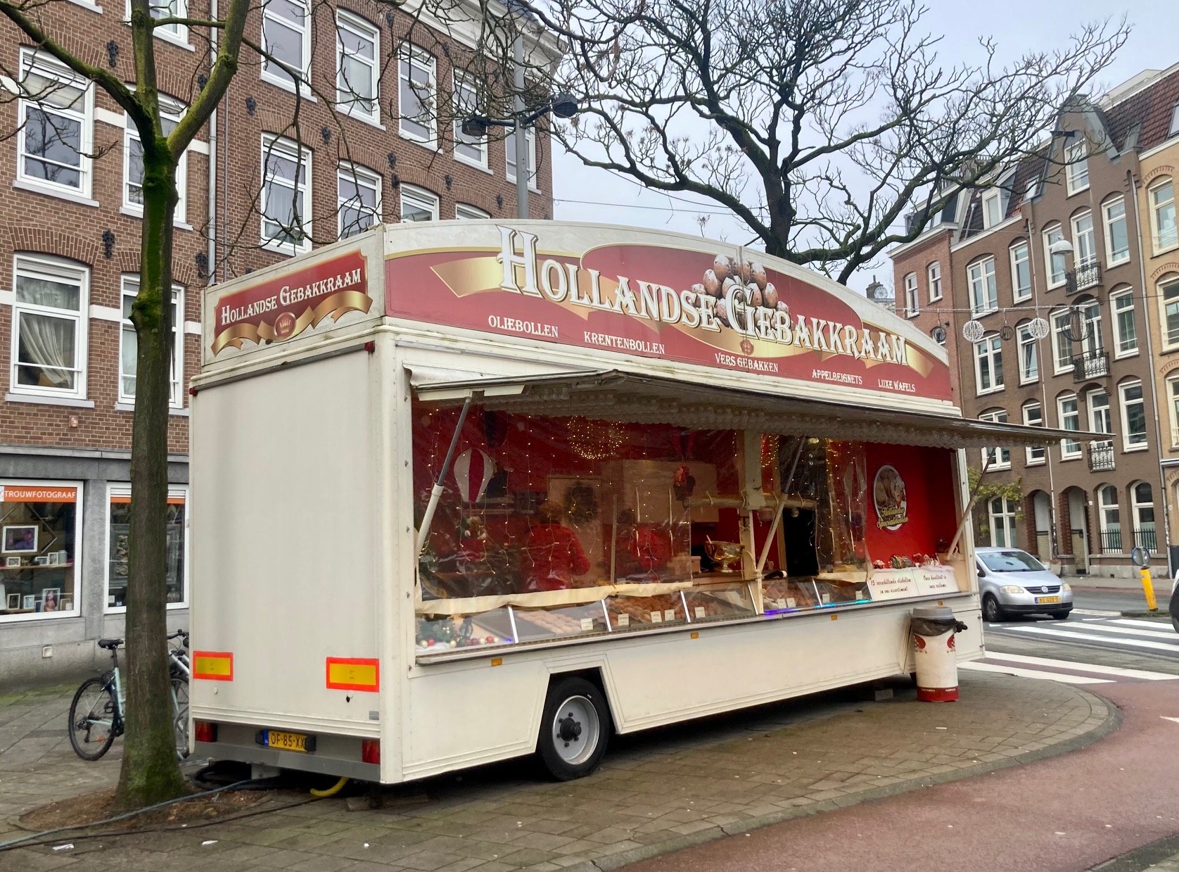 Forget the diet: Oliebollen stalls are everywhere this winter