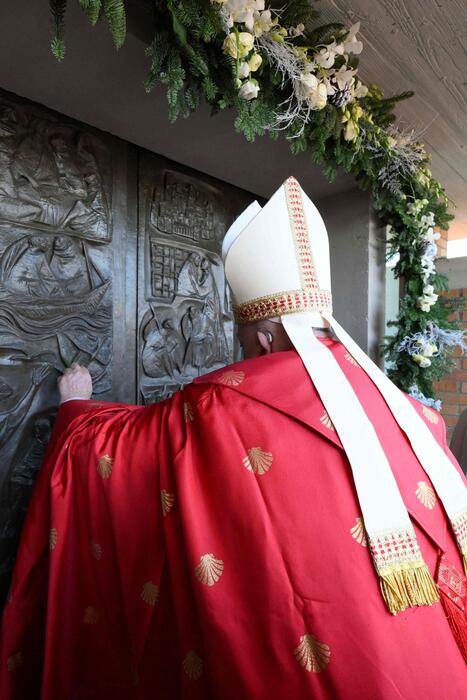 Pope opens Holy Door at Rome prison, making history