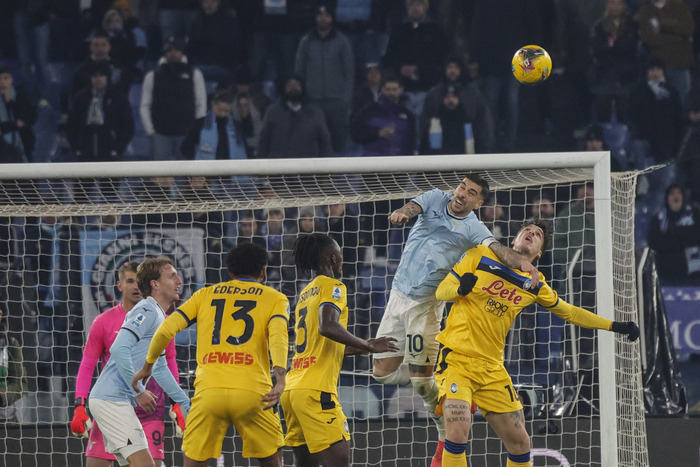 Soccer: Atalanta equalise late agst Lazio to stay top