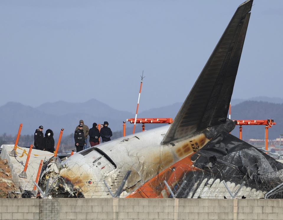 US and Boeing investigators examine the site of deadly South Korean plane crash