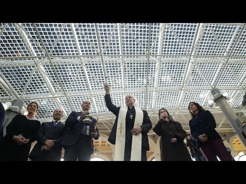 Vatican unveils photovoltaic roof as part of Pope&#39;s pledge to move to green energy