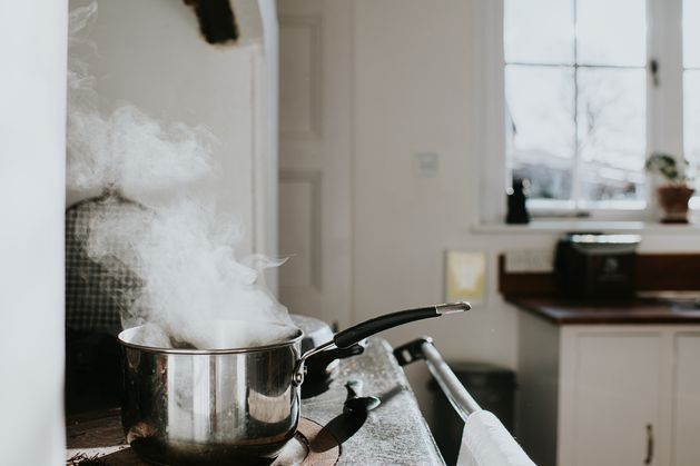 Pan fry, stir fry, boil or air fry? How different cooking methods affect the air quality in your home 