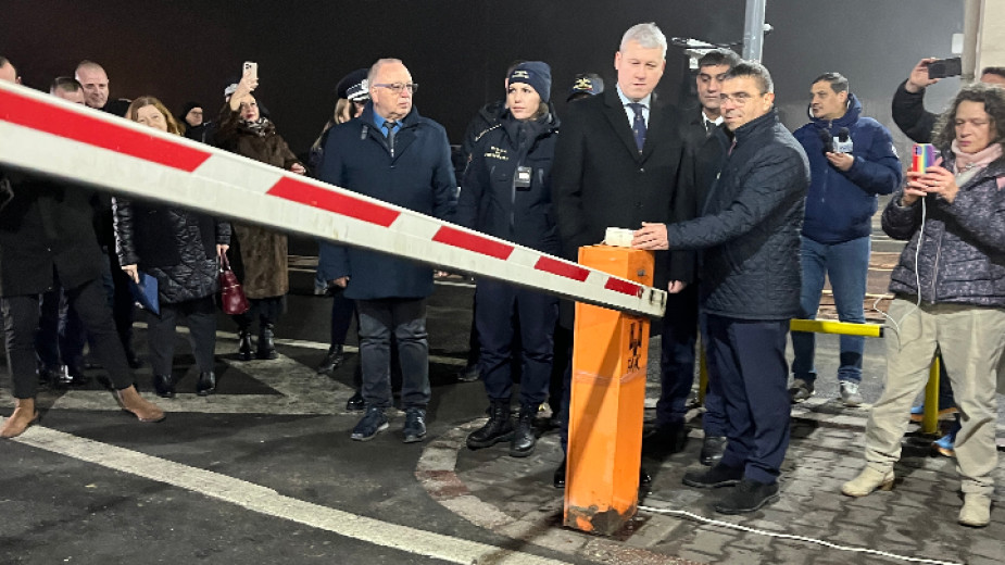 Barrier on the border between Bulgaria and Romania has been symbolically lifted