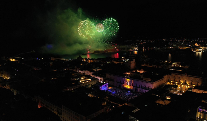  Over 60,000 dazzled by Grand Harbour fireworks display on New Years Eve 