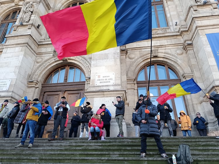 Some 30 Citizens Protest against Annulment of Presidential Elections in Romania