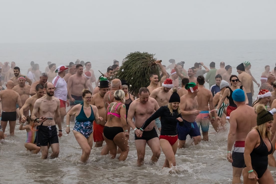 January Madness! Swimmers Take to Frosty Lake Balaton