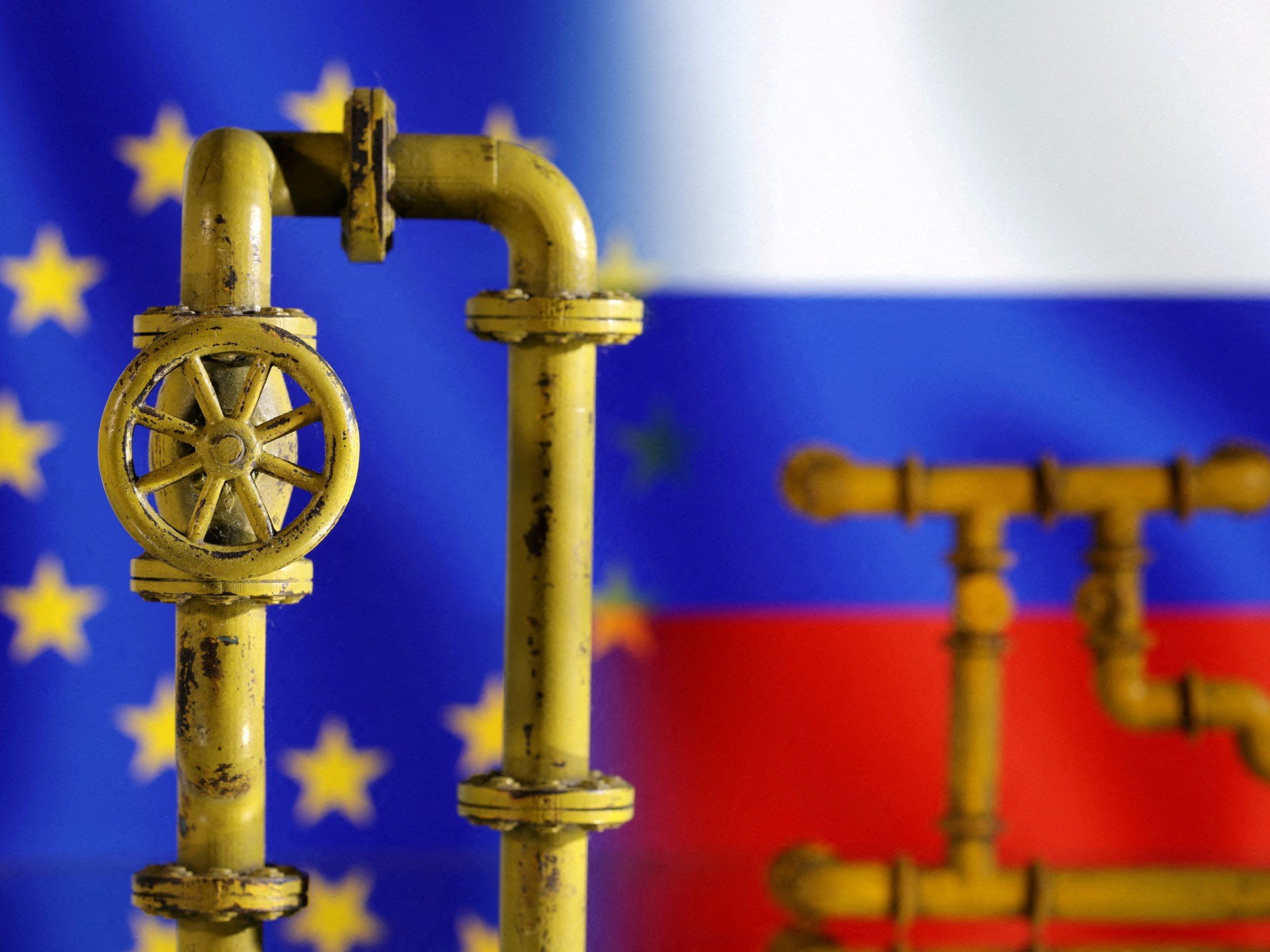 Russian gas flow to Europe via Ukraine stopped: Who does it hurt?