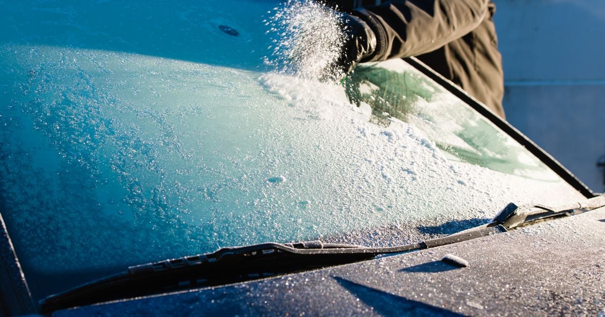 Experts explain why you should never use kettle to de-ice windscreen as cold snap hits Ireland