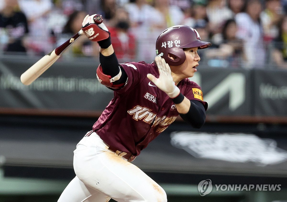 KBO All-Star Kim Hye-seong signs with Dodgers