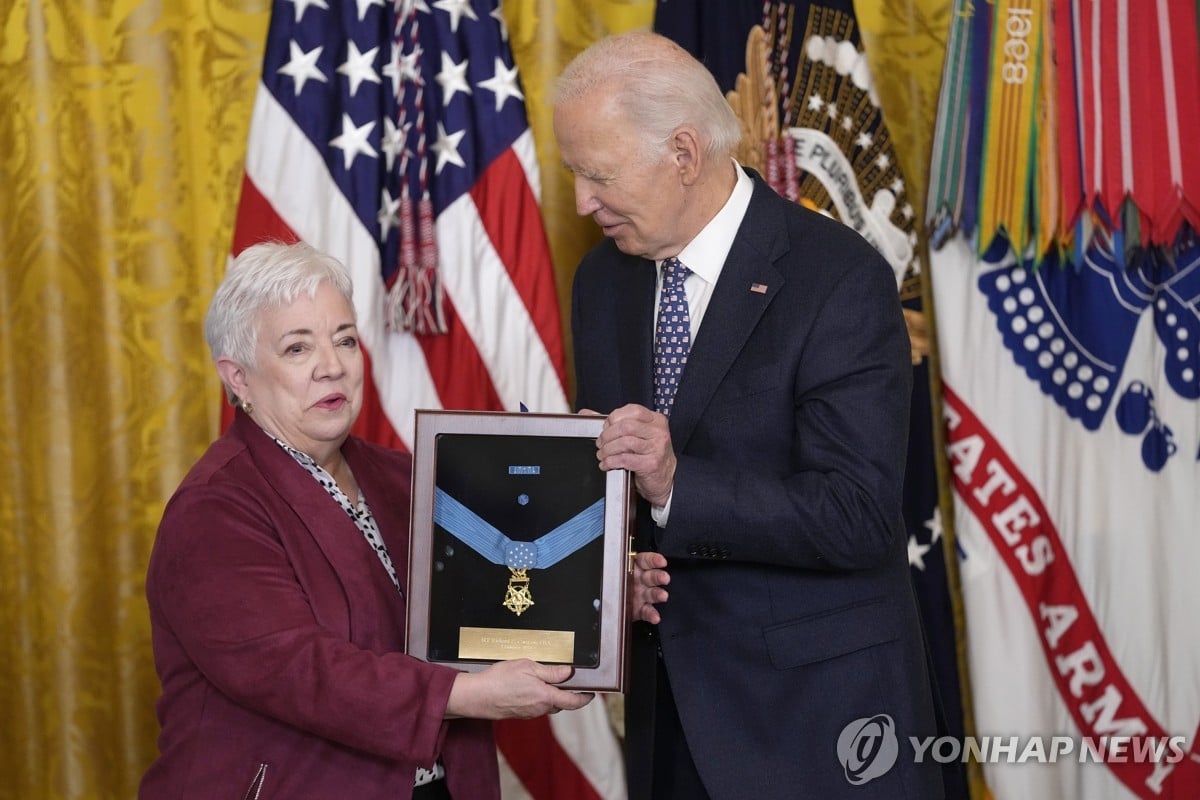 Biden awards Medal of Honor to 5 Korean War, 2 Vietnam War veterans