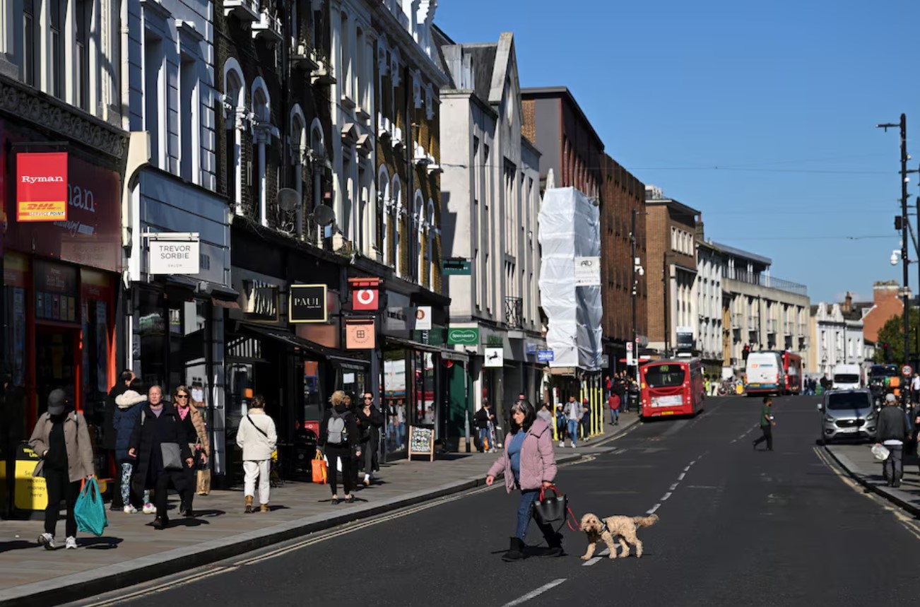 UK economy flat-lined in third quarter, in new setback for government