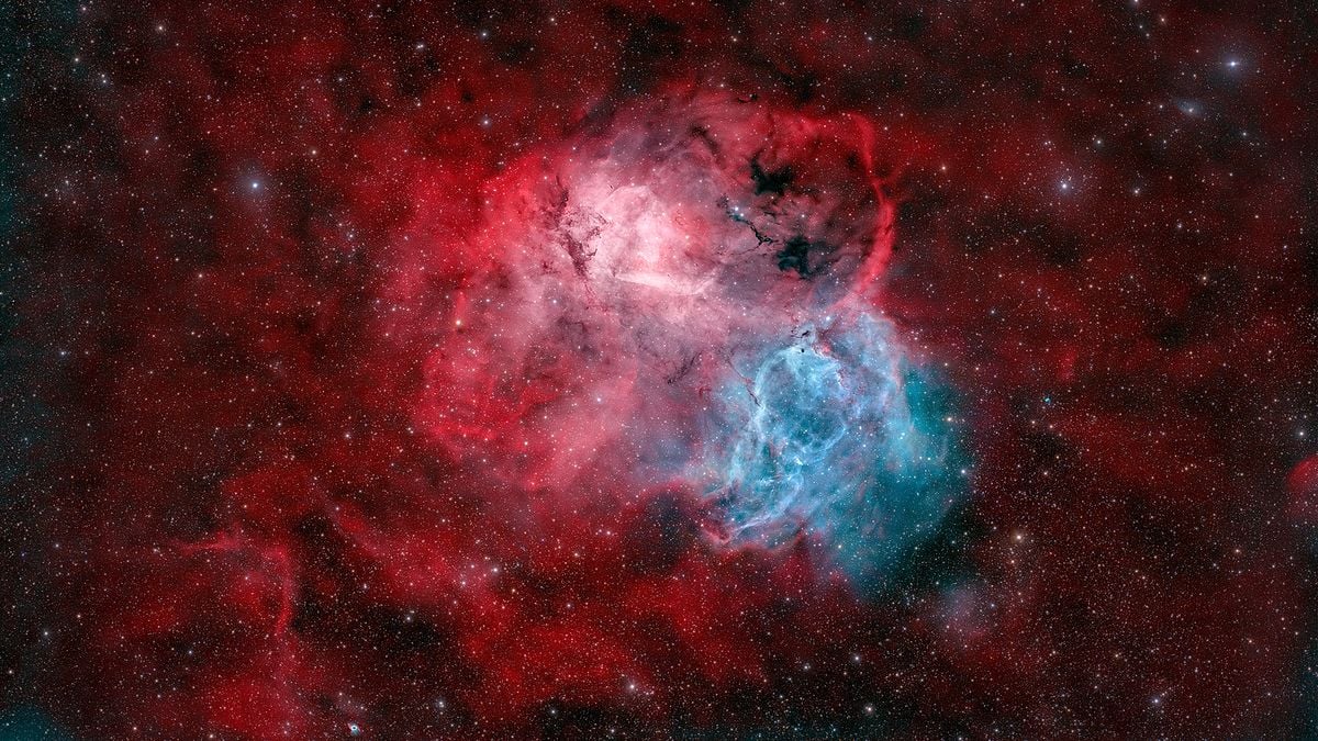 Astrophotographer captures colorful portrait of the Lion Nebula in a glowing field of hydrogen gas