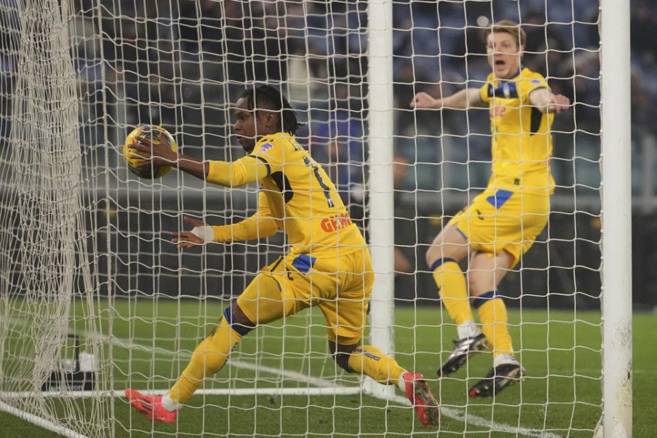 Atalanta's 11-match win streak ends but still on top after late equalizer at Lazio