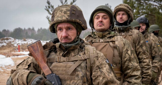 Poland Foresees Ukraine War Peace Negotiations 'In The Winter'