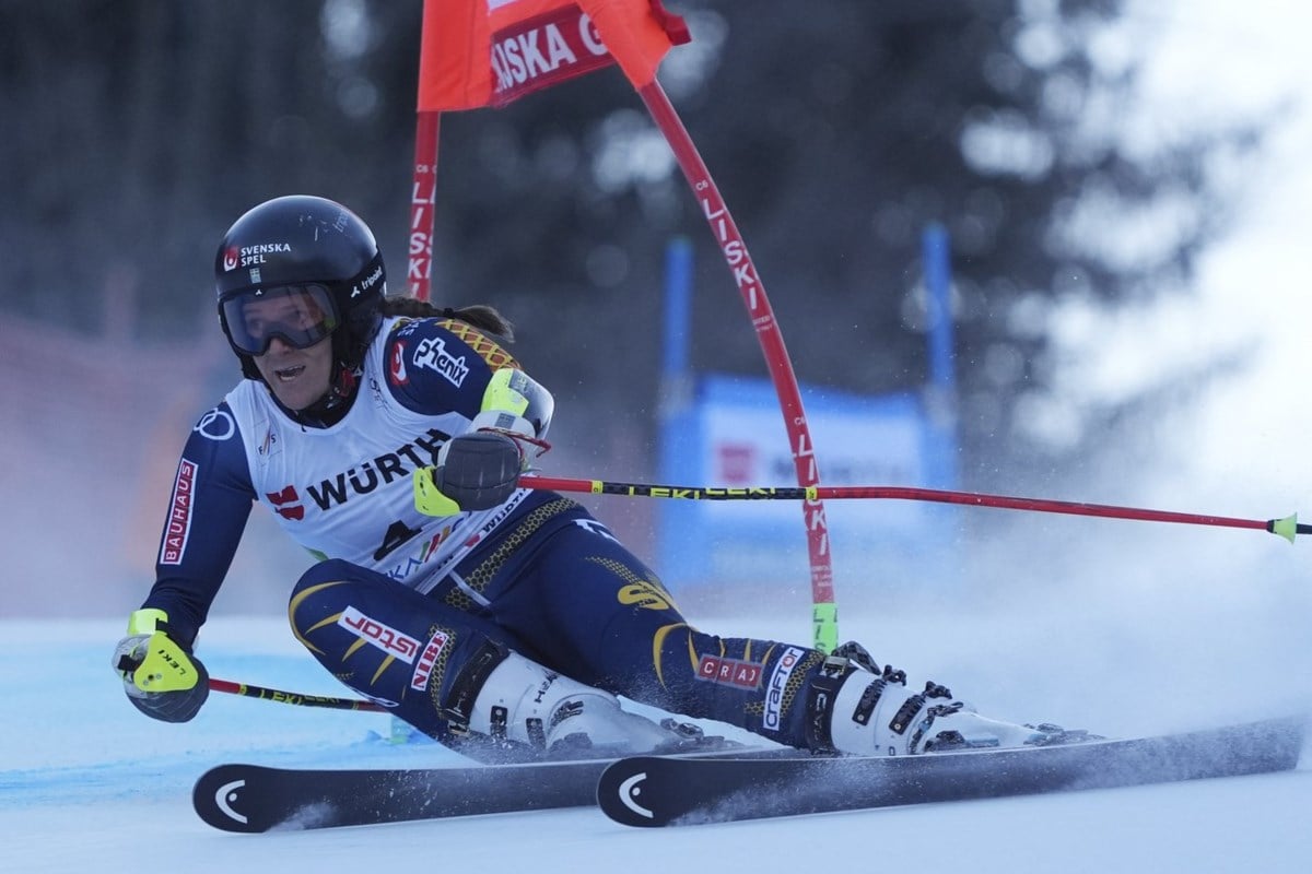 Olympic champ Sara Hector wins World Cup giant slalom as former leader Federica Brignone falls