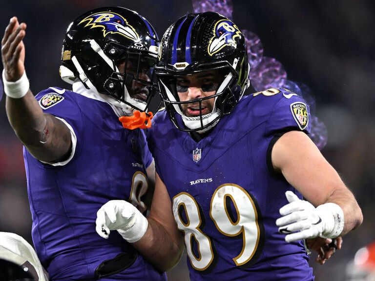 Ravens blow out Browns, clinch AFC North