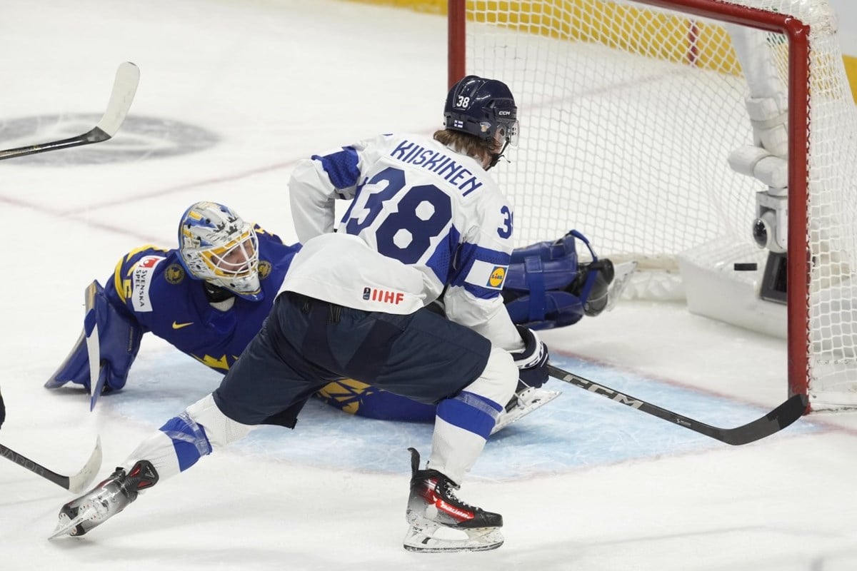 U.S. downs Czechia, Finland tops Sweden to set up gold-medal final at world juniors