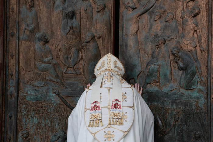 Jubilee: holy door opened at St Paul's Outside Walls