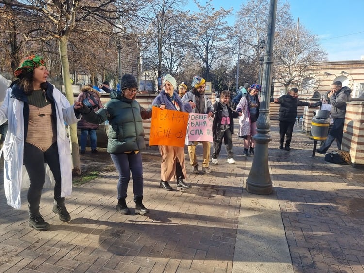 Protesters Demand Access to Free Public Bath, Toilet and Laundry Facilities for Rough Sleepers