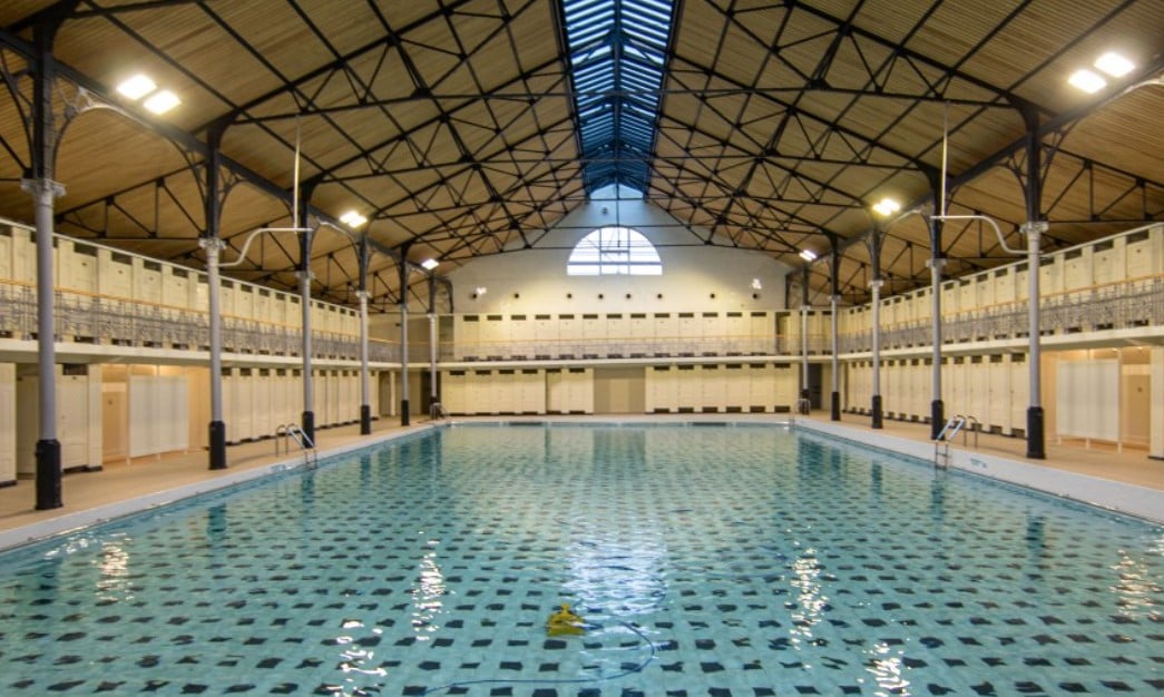 Brussels' oldest swimming pool reopens to the public