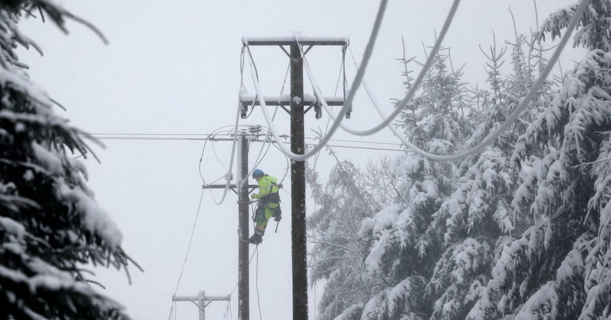 Ireland weather: Tens of thousands without power and schools close as cold snap persists