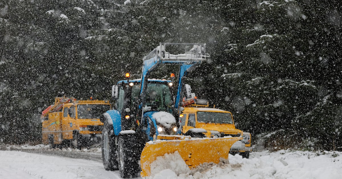 Ireland weather updates: Tens of thousands without power and some schools closed with cold snap set to last until Friday 