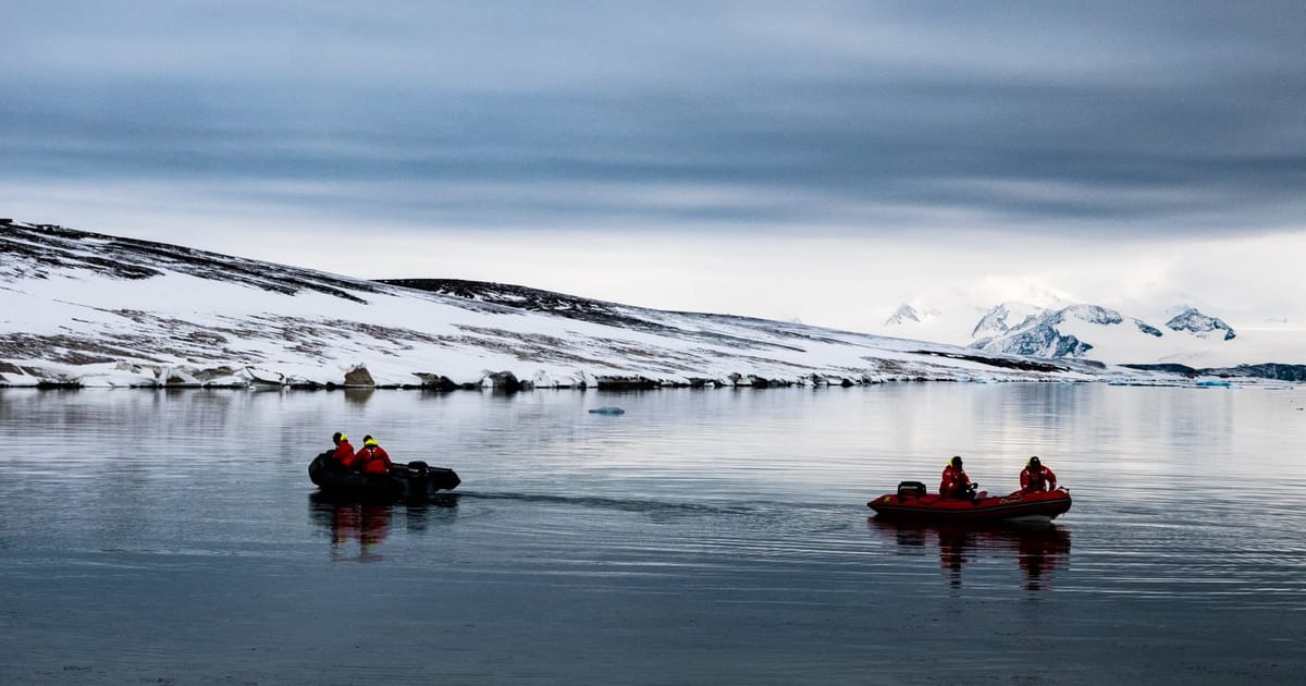 Czechs on the ice: 21st Masaryk University expedition to Antarctica gets underway