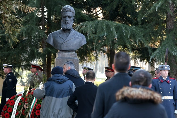 Bulgarians Bow Before National Hero Hristo Botev on 177th Birth Anniversary