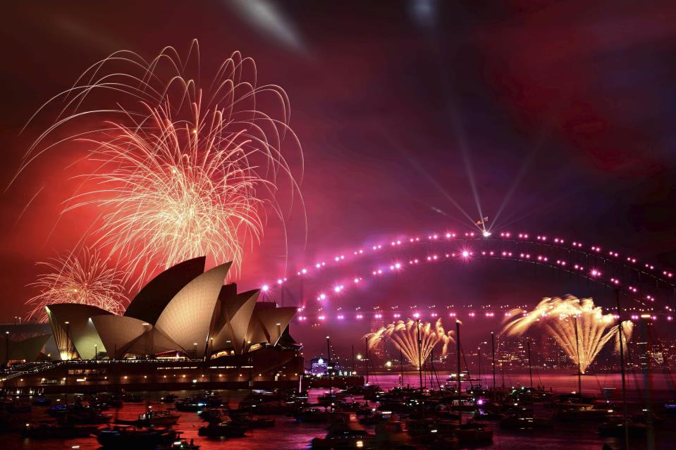 Updated (4) - In pictures: The world welcomes 2025 with light shows, embraces and ice plunges