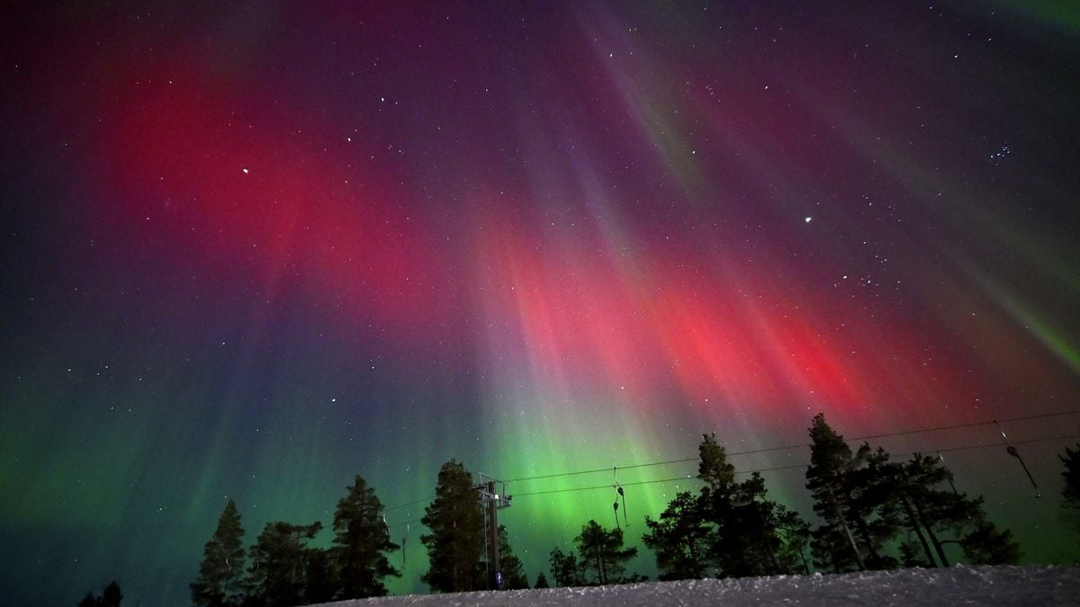 New Year's northern lights delight as powerful solar storms spark auroras across central US and Europe (photos)