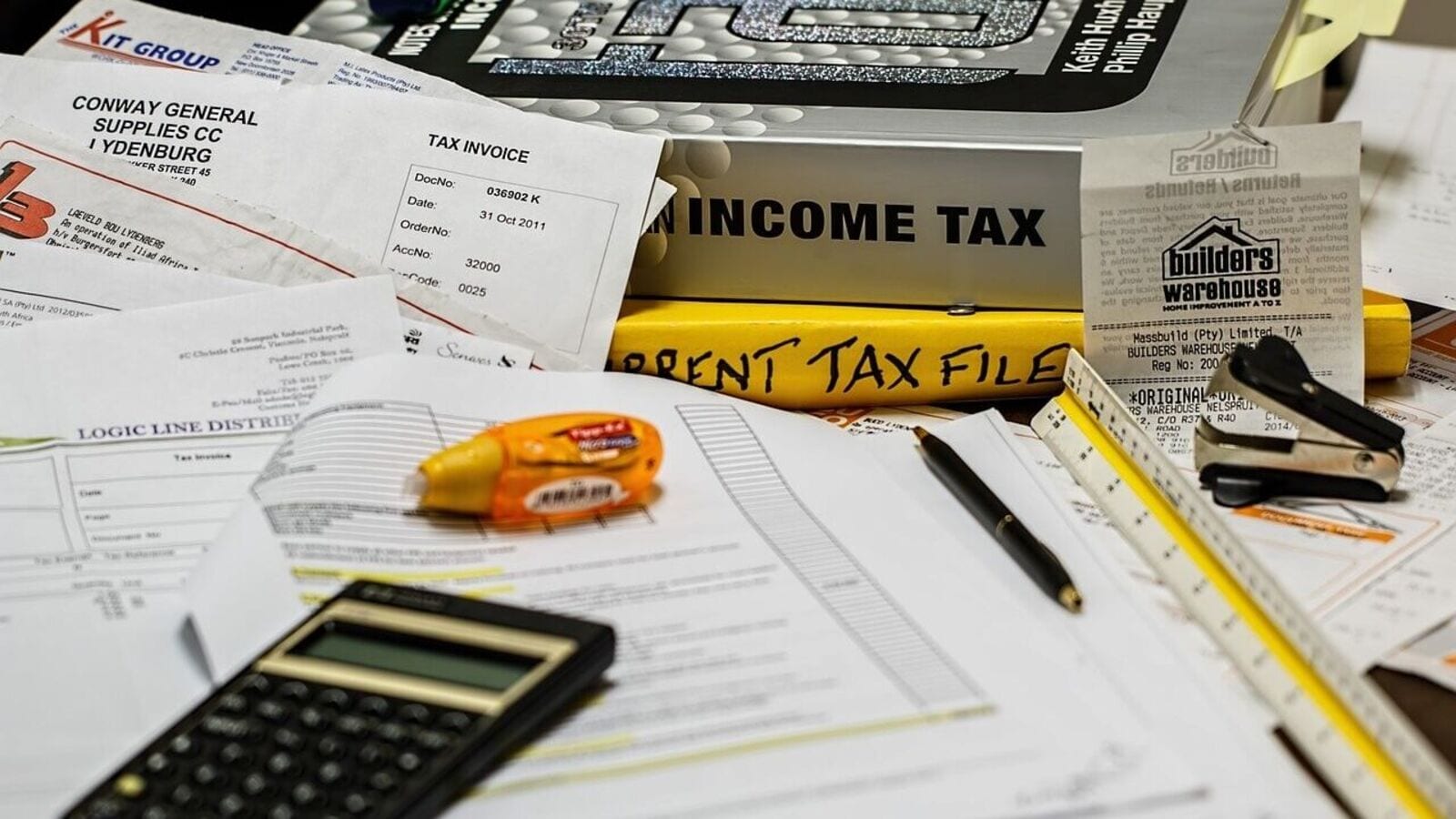 Income tax slab for AY 2025-26: Which is better, the old tax regime or the new tax regime?